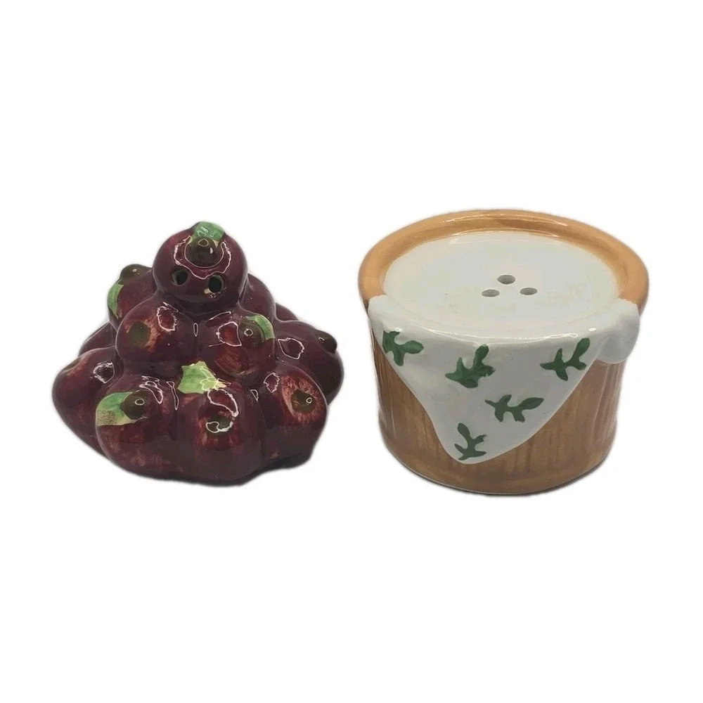 Cracker Barrel Collectables Apples & Basket Salt & Pepper Shakers Set NIB U260